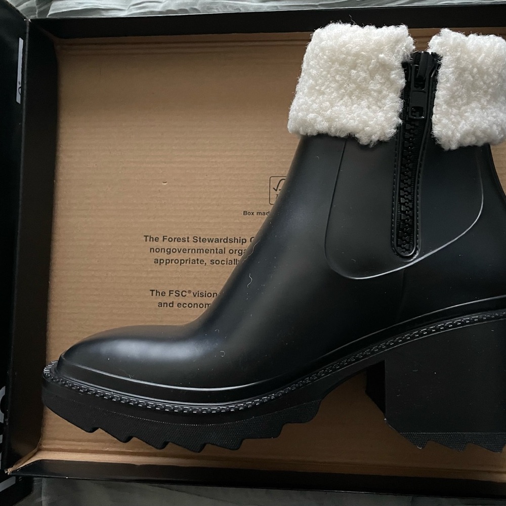 INC Eadin Womens Faux Fur Lined Faux Fur Trim Rain Boot. 10 M - Picture 2 of 5
